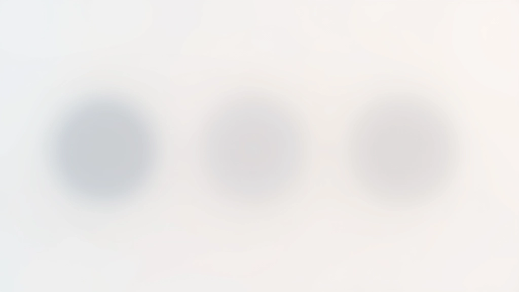 Sequência de três frames mostrando um botão em estado normal, hover e pressionado com animação de movimento subtil para cima